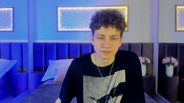 Snapshot of StefanBev chatting on February 2026 08:32:01 PM StefanBev online show from February 2026 08:32:01 PM