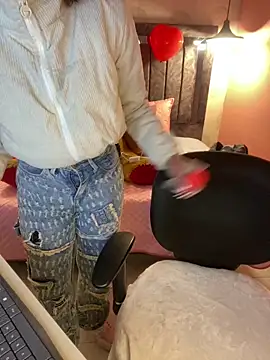 alahia pink online show from February 2026 03:24:02 AM