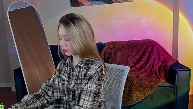 Mini Allice online show from February 2026 01:53:01 AM