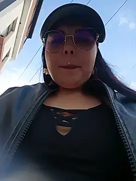 Yulska online show from April 2026 10:00:02 PM