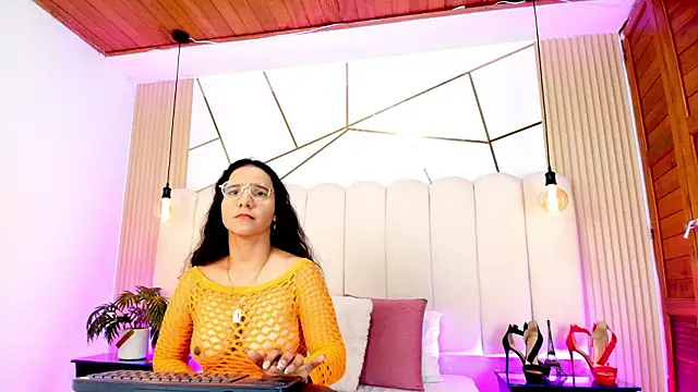 Snapshot of Sol_Midelton chatting on March 2026 03:05:02 PM Sol Midelton online show from March 2026 03:05:02 PM