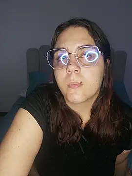Snapshot of its_lauu_ chatting on May 2026 06:42:02 AM its lauu online show from May 2026 06:42:02 AM