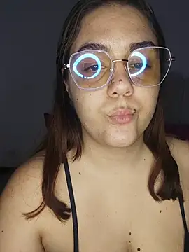 Snapshot of its_lauu_ chatting on May 2026 05:04:02 AM its lauu online show from May 2026 05:04:02 AM