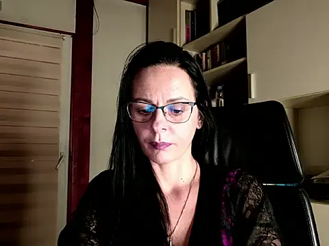 Snapshot of MiriamDelyn chatting on February 2026 11:00:01 PM MiriamDelyn online show from February 2026 11:00:01 PM