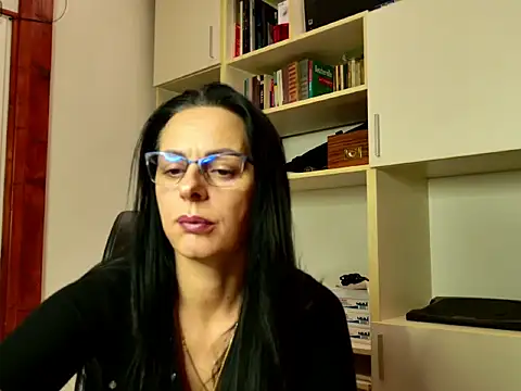 Snapshot of MiriamDelyn chatting on February 2026 08:40:02 PM MiriamDelyn online show from February 2026 08:40:02 PM