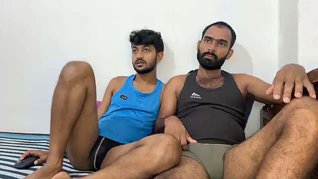 Snapshot of DesiDaddyandSon chatting on May 2026 04:40:01 AM DesiDaddyandSon online show from May 2026 04:40:01 AM