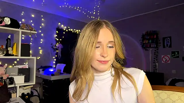 amily sunray online show from April 2026 09:39:33 PM