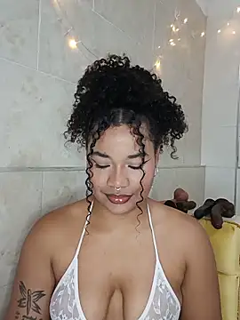 Snapshot of BrianaSweetxxx chatting on May 2026 03:35:01 AM BrianaSweetxxx online show from May 2026 03:35:01 AM