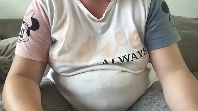 Snapshot of FlirtyFrayaXX chatting on June 2026 10:48:02 AM FlirtyFrayaXX online show from June 2026 10:48:02 AM