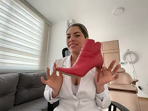 Encantadora Eva online show from March 2026 06:48:01 PM