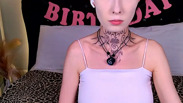 Snapshot of roxy_morrison_x chatting on July 2026 03:32:01 AM roxy morrison x online show from July 2026 03:32:01 AM