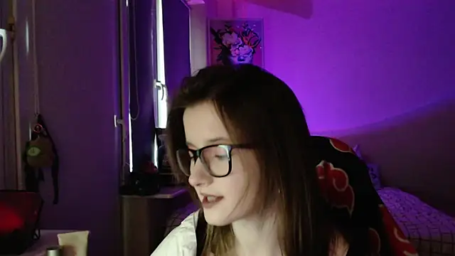 LunaXcherry online show from April 2026 04:52:02 PM