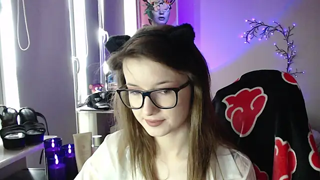 Snapshot of LunaXcherry chatting on May 2026 11:06:02 AM LunaXcherry online show from May 2026 11:06:02 AM
