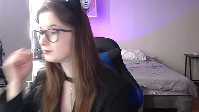 Snapshot of LunaXcherry chatting on May 2026 11:06:01 AM LunaXcherry online show from May 2026 11:06:01 AM