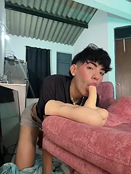 Snapshot of max_femboy chatting on April 2026 10:51:02 AM max femboy online show from April 2026 10:51:02 AM