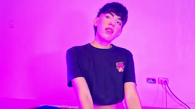 Snapshot of max_femboy chatting on May 2026 05:49:01 AM max femboy online show from May 2026 05:49:01 AM