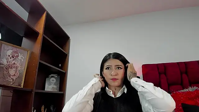 Snapshot of LuciadelaVega chatting on February 2026 07:01:02 PM LuciadelaVega online show from February 2026 07:01:02 PM