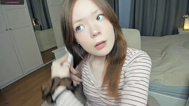 LavenderMitten online show from April 2026 05:54:02 AM