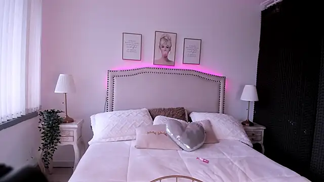 Maya-jhons online show from February 2026 02:03:02 PM