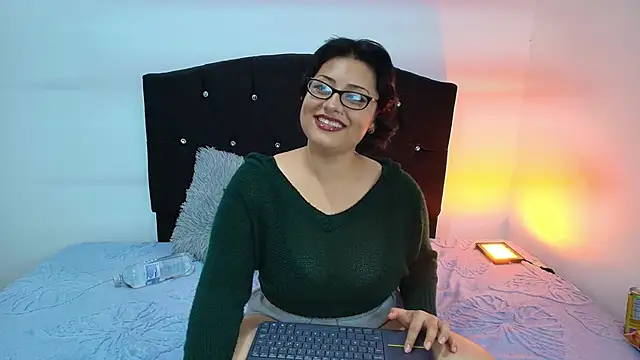 Angelic 17 online show from February 2026 12:45:02 AM