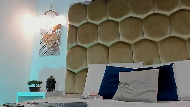 Mia Reyesjs online show from February 2026 09:55:02 PM