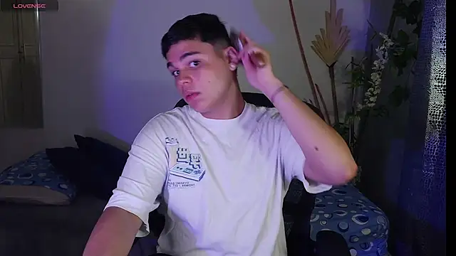 eithan jonnes online show from April 2026 08:14:01 PM