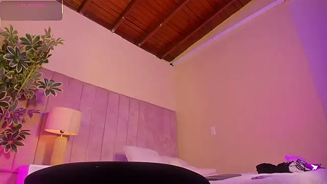 Ashley Beaomunt online show from April 2026 11:13:01 AM