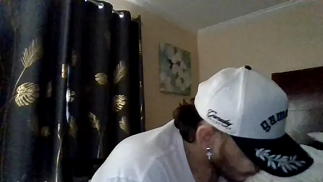 Snapshot of Tallhungandcloudy chatting on April 2026 04:19:01 PM Tallhungandcloudy online show from April 2026 04:19:01 PM