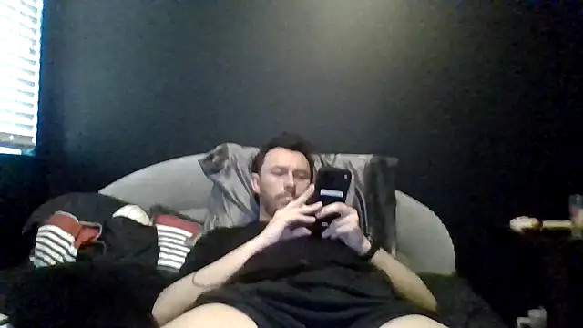 Snapshot of Tallhungandcloudy chatting on May 2026 09:33:02 PM Tallhungandcloudy online show from May 2026 09:33:02 PM
