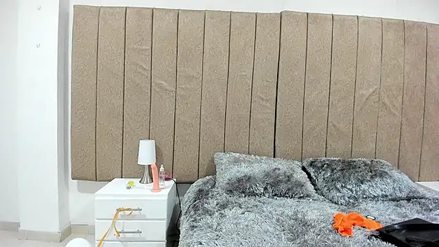 valery slim18 online show from February 2026 12:01:02 PM