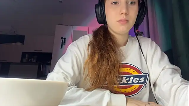 AliceCarrol online show from February 2026 08:32:01 PM