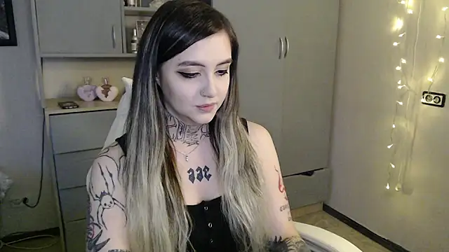 Rin Tozier online show from April 2026 01:25:01 AM