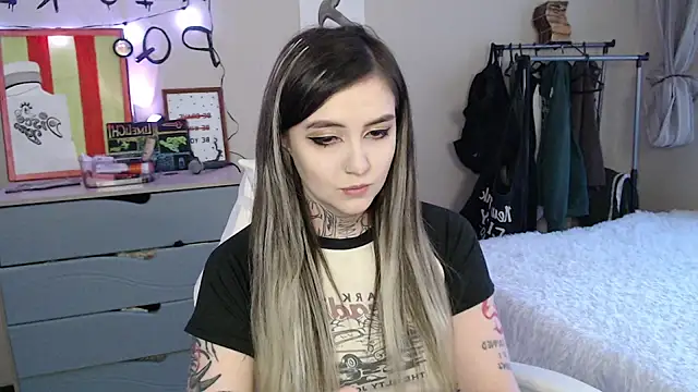 Rin Tozier online show from April 2026 01:05:01 AM