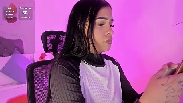 Snapshot of Aisha_Haddad chatting on February 2026 02:35:01 PM Aisha Haddad online show from February 2026 02:35:01 PM