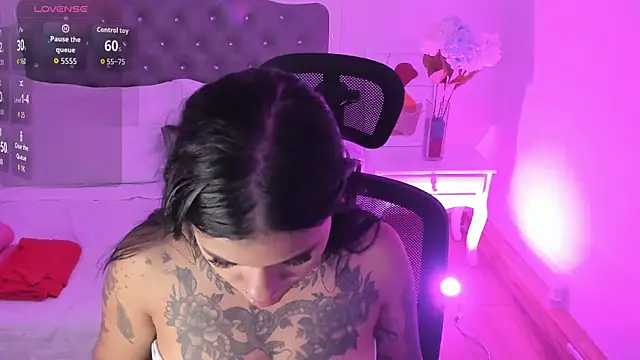 Snapshot of Aisha_Haddad chatting on February 2026 02:24:01 PM Aisha Haddad online show from February 2026 02:24:01 PM