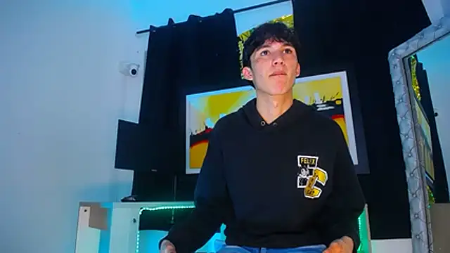 jullian ricci online show from March 2026 07:52:02 PM