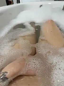 Ninimaus online show from April 2026 08:17:01 PM