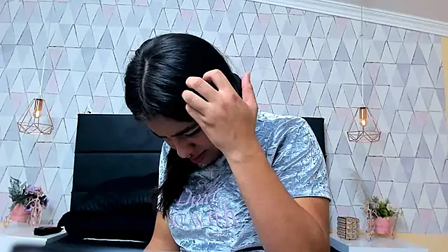 CloheBell online show from April 2026 08:44:01 PM