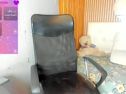 Jhoselinee online show from February 2026 07:44:02 PM