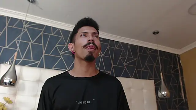 NoaahTylor online show from February 2026 08:14:01 PM