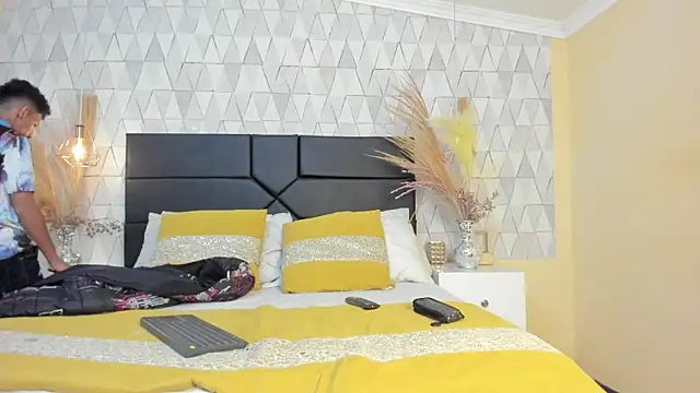 NoaahTylor online show from March 2026 06:39:02 AM