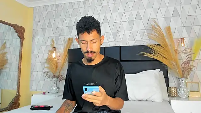 NoaahTylor online show from March 2026 08:13:01 PM