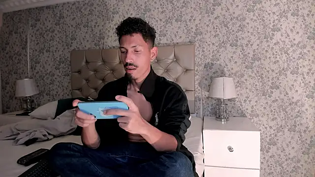 NoaahTylor online show from April 2026 03:01:04 AM