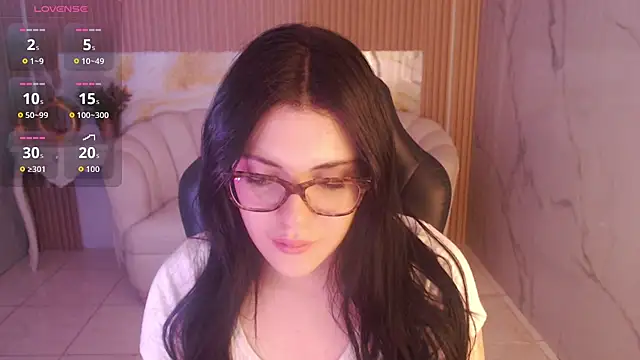 Snapshot of caroline_1s chatting on May 2026 03:45:02 AM caroline 1s online show from May 2026 03:45:02 AM