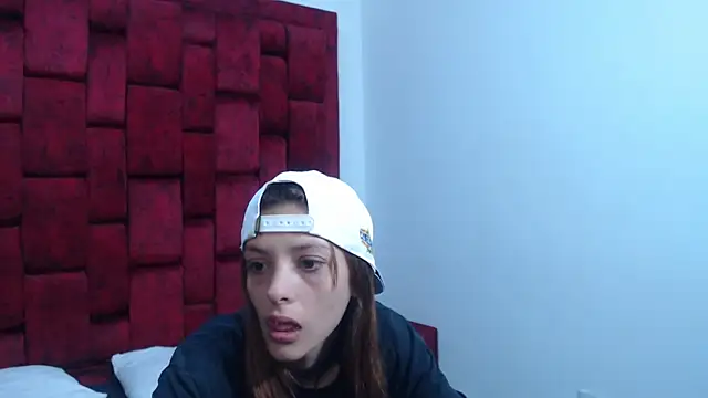 Snapshot of barby_jones25 chatting on April 2026 12:54:01 PM barby jones25 online show from April 2026 12:54:01 PM