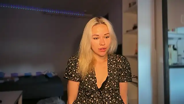 Snapshot of Leylia_Lily chatting on June 2026 01:03:01 PM Leylia Lily online show from June 2026 01:03:01 PM