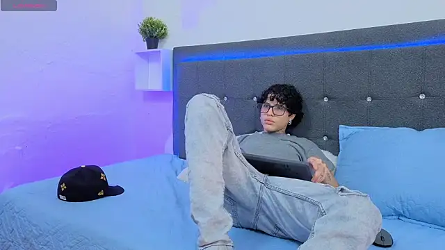 Ale cuzz online show from February 2026 02:03:01 PM