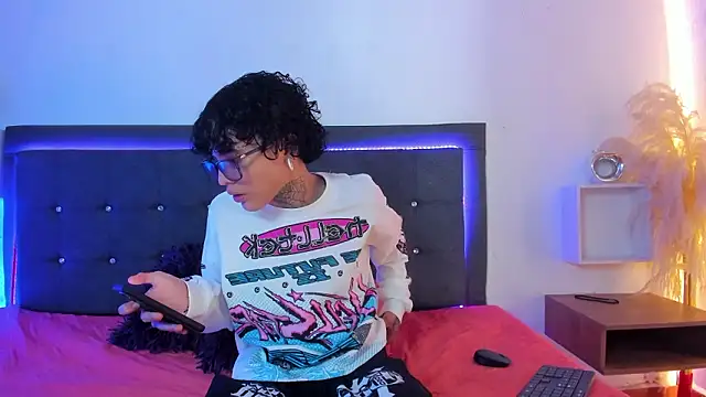 Ale cuzz online show from February 2026 03:32:01 PM