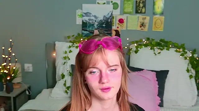 ElfieWhite online show from June 2026 07:27:02 PM
