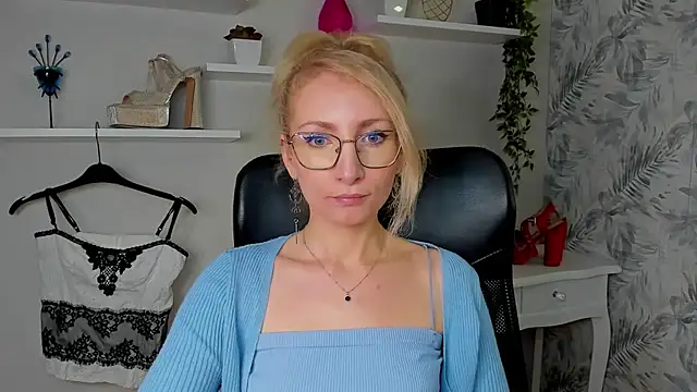 CinderellaMoon online show from March 2026 06:19:02 AM